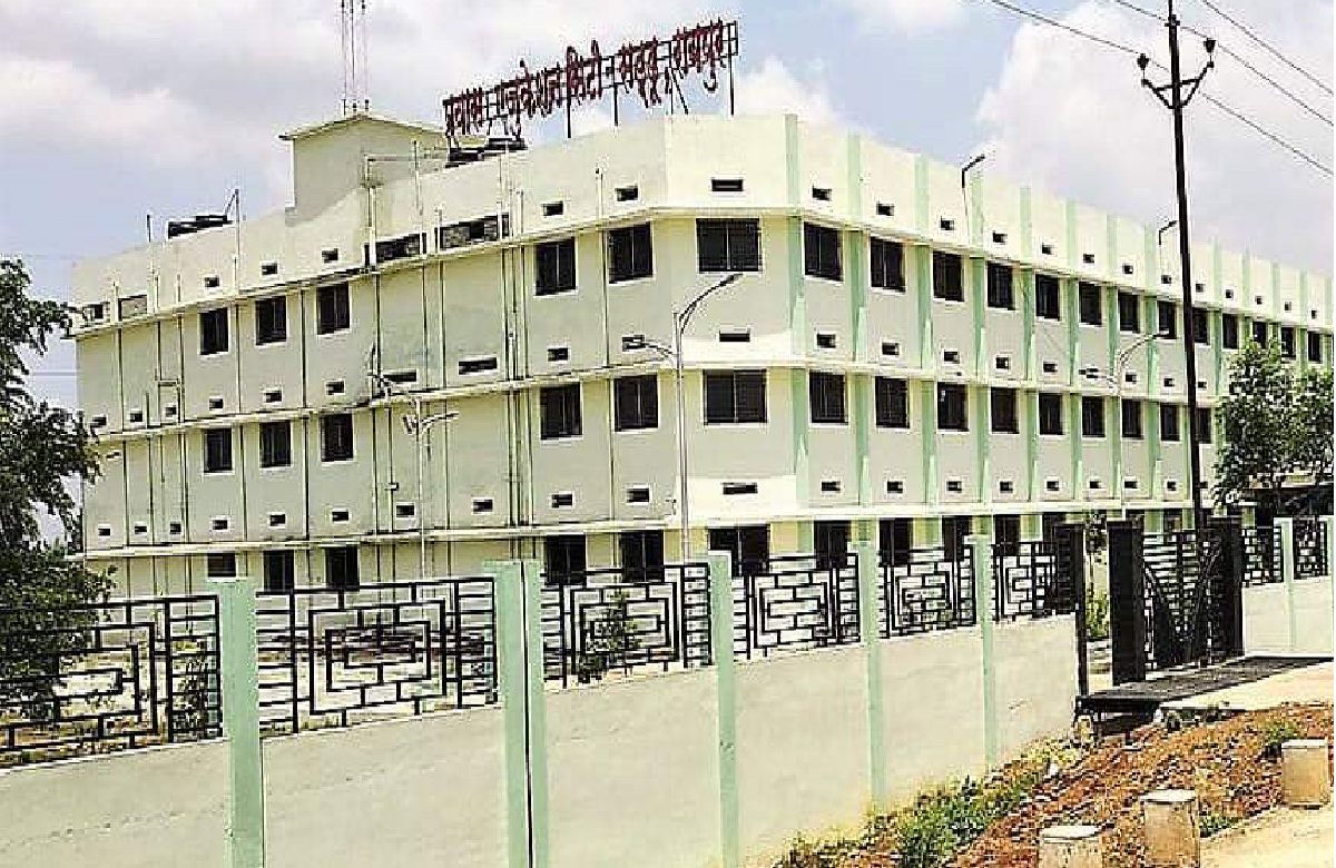 सड़कों पर उतरे प्रयास विद्यालय के छात्र, इस मांग को लेकर कर रहे प्रदर्शन