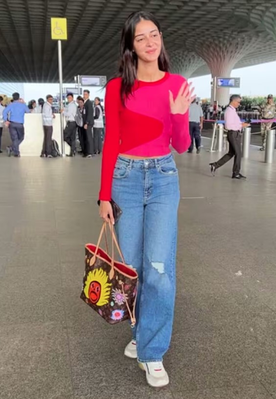 यह फिल्म 25 अगस्त को रिलीज होने वाली है। अनन्या पांडे सोशल मीडिया पर काफी एक्टिव रहती हैंं और अक्सर अपने फैंस के साथ तस्वीरें और वीडियोज शेयर करती रहती हैं।