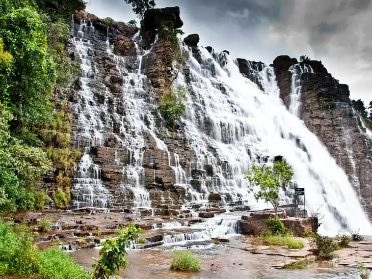 Tirathgarh WaterFall: भगवान शिव और माता पार्वती को समर्पित है ये जलप्रपात, हजारों की संख्या में होता है पर्यटकों का आगमन
