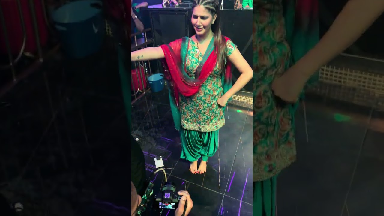 Sapna Choudhary Videos: भारत ही नहीं विदेश में भी गदर मचाते हैं सपना के ठुमके, हरियाणवी छोरी ने दुबई में जुटा दी भीड़