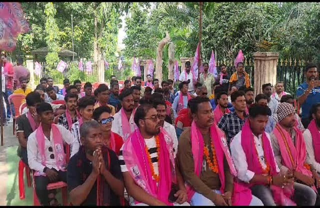 More than 300 workers of Shiv Sena entered JCCJ