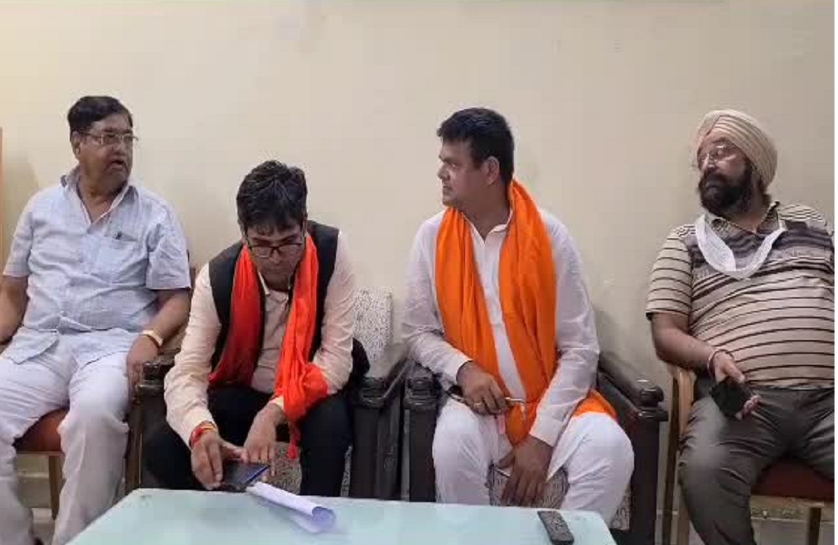 CG News: बीजेपी के लिए टेढ़ी खीर साबित होगा इन सीटों पर प्रत्याशियों का चयन, दावेदारों का पैनल बनाने में करनी पड़ेगी काफी मशक्त