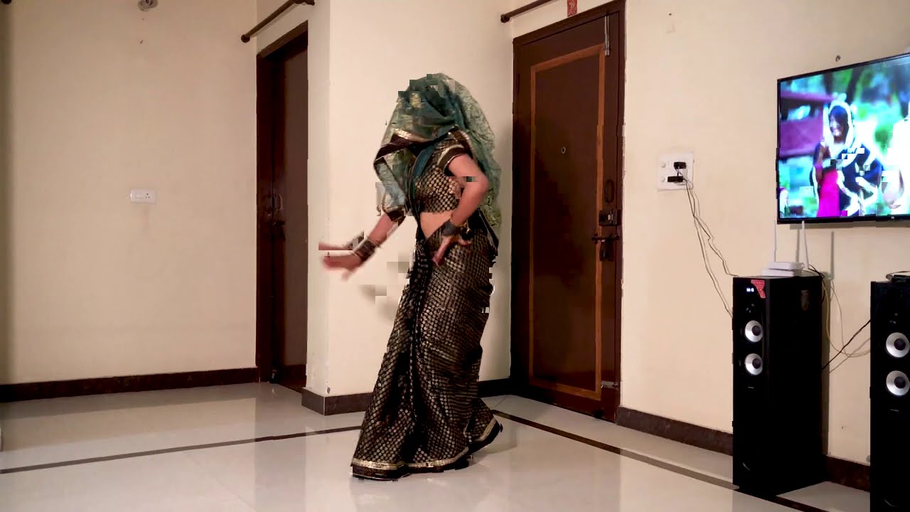 Bhabhi Dance: हाथों में मेहंदी लगा भाभी ने बंद कमरे में किया डांस, वीडियो देख Sapna-Gori Nagori को भी आ जाएगी शर्म
