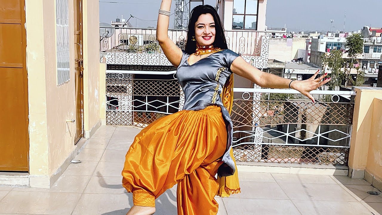 Haryanvi Superhit song: नीलू मौर्या ने छत पर जो भी किया, जलेबी की तरह लचकाई अपनी कमर