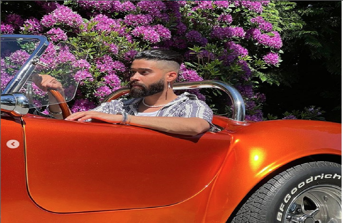 इस सिंगर ने पहने तिरंगे के रंग वाले जूते, तस्वीर देख भड़के लोगों ने लगा दी क्लास