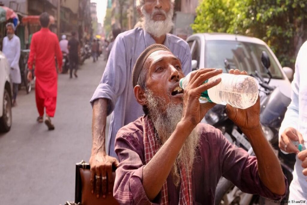 Abhi Duniya me kaha Garmi ka Mausam