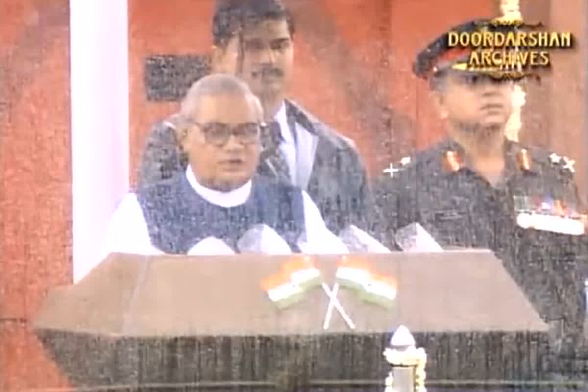 अटल बिहारी वाजपेयी ने की थी चन्द्रमा पर यान भेजने की घोषणा.. अब वायरल हो रहा पूर्व PM का यह वीडियों..