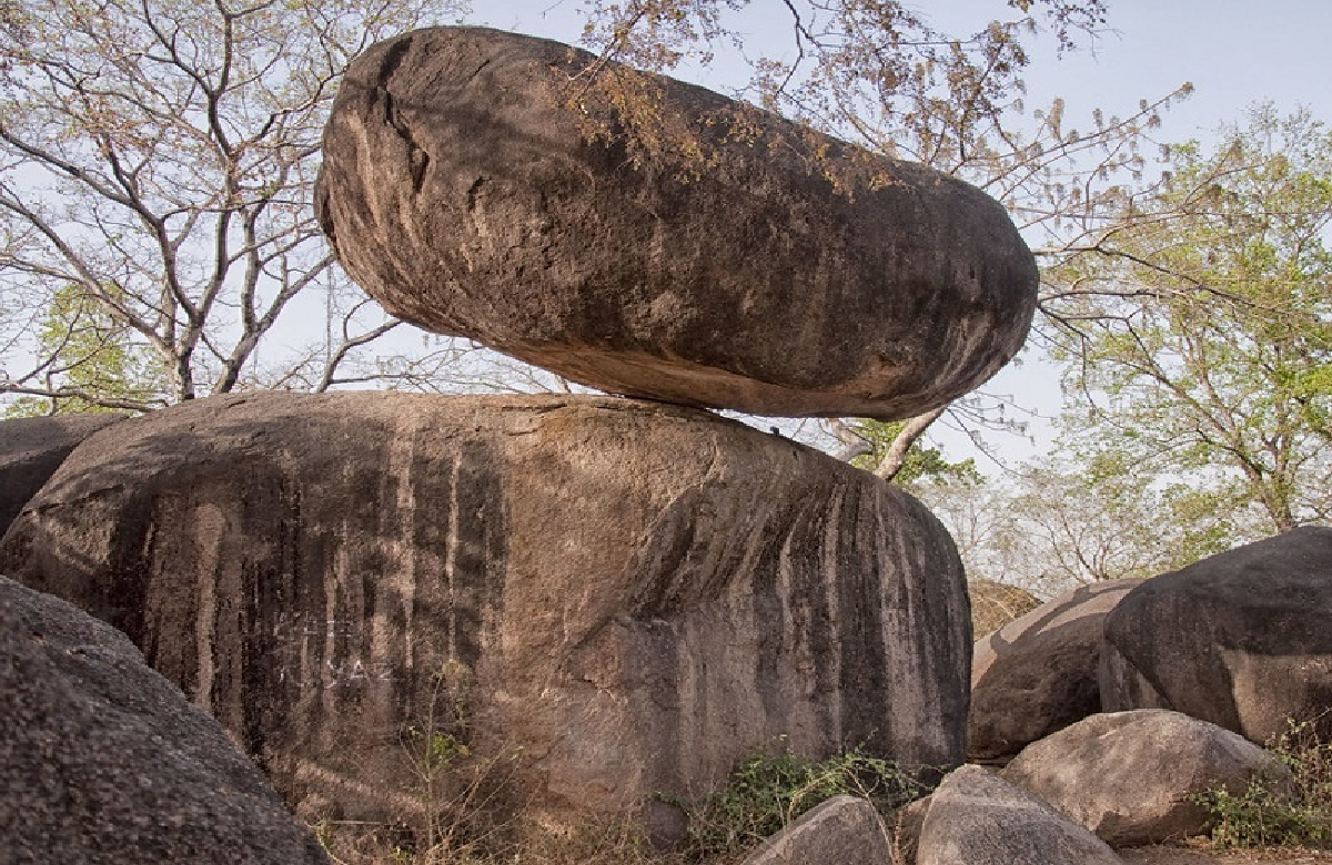 Balancing Rock in MP: सालों से रहस्य बना यहां मौजूद ‘बैलेंसिंग रॉक’, भूकंप भी नहीं हिला सका 1 इंच, देश के कोने-कोने से आते हैं पर्यटक 