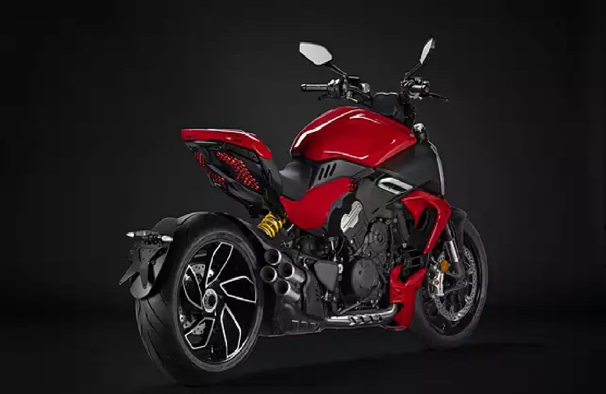 Ducati Diavel V4 Launch : Ducati ने लॉन्च की अपनी दमदार बाइक, 1158cc के इंजन के साथ मिलेंगे ये शानदार फीचर