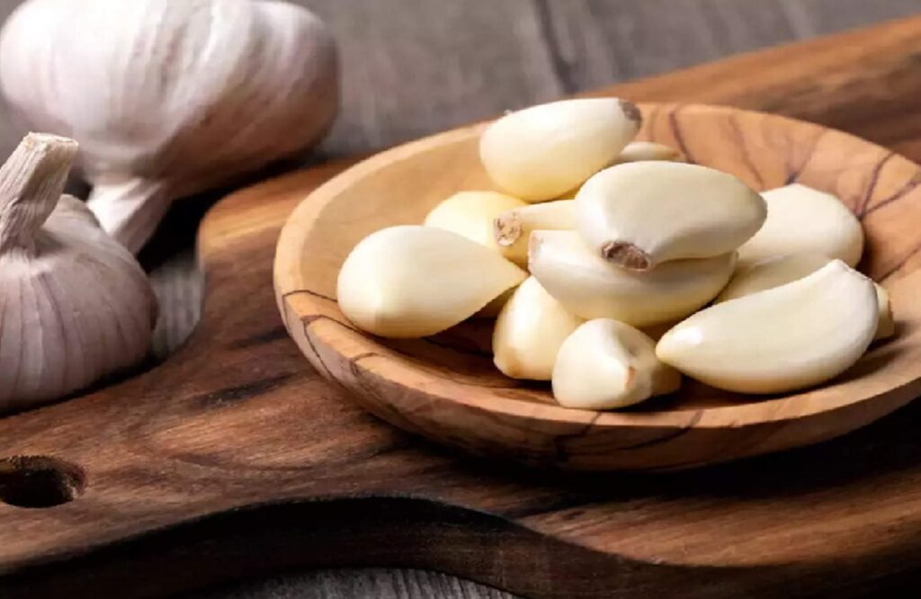 Disadvantages Of Eating Raw Garlic