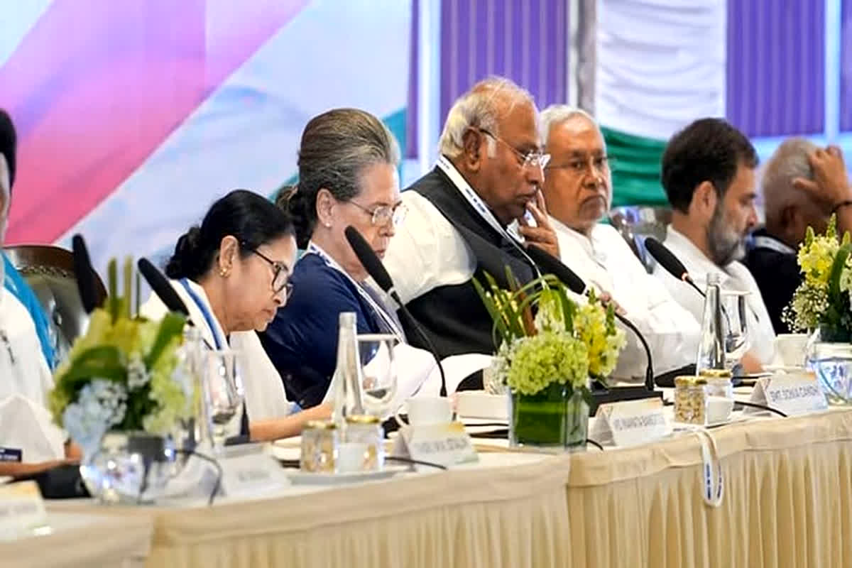 INDIA alliance meeting: INDIA गठबंधन की बैठक में इस नेता को देख कांग्रेस हुई नाराज, जानें इस सांसद से क्यों चिड़ी कांग्रेस