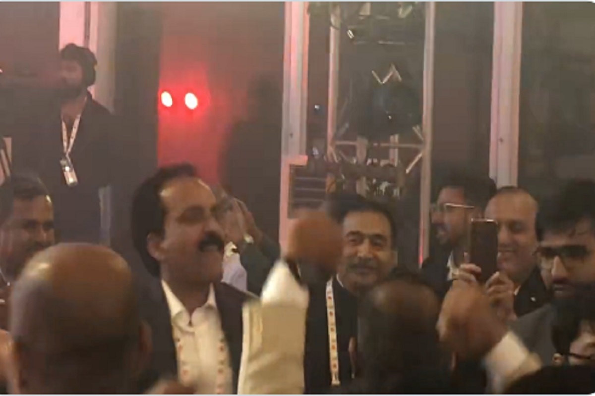 ISRO मुख्यालय में कभी नहीं मनाया गया था ऐसा जश्न.. जमकर नाच रहे है वैज्ञानिक.. देखें Video
