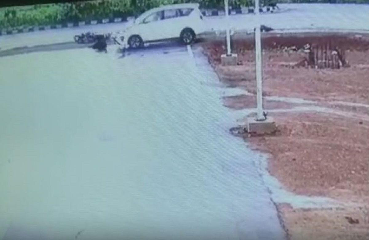 Guna News: काल बनकर आई कार, परिवार को लिया चपेट में, सीसीटीवी में कैद हुई दिल दहला देने वाली घटना