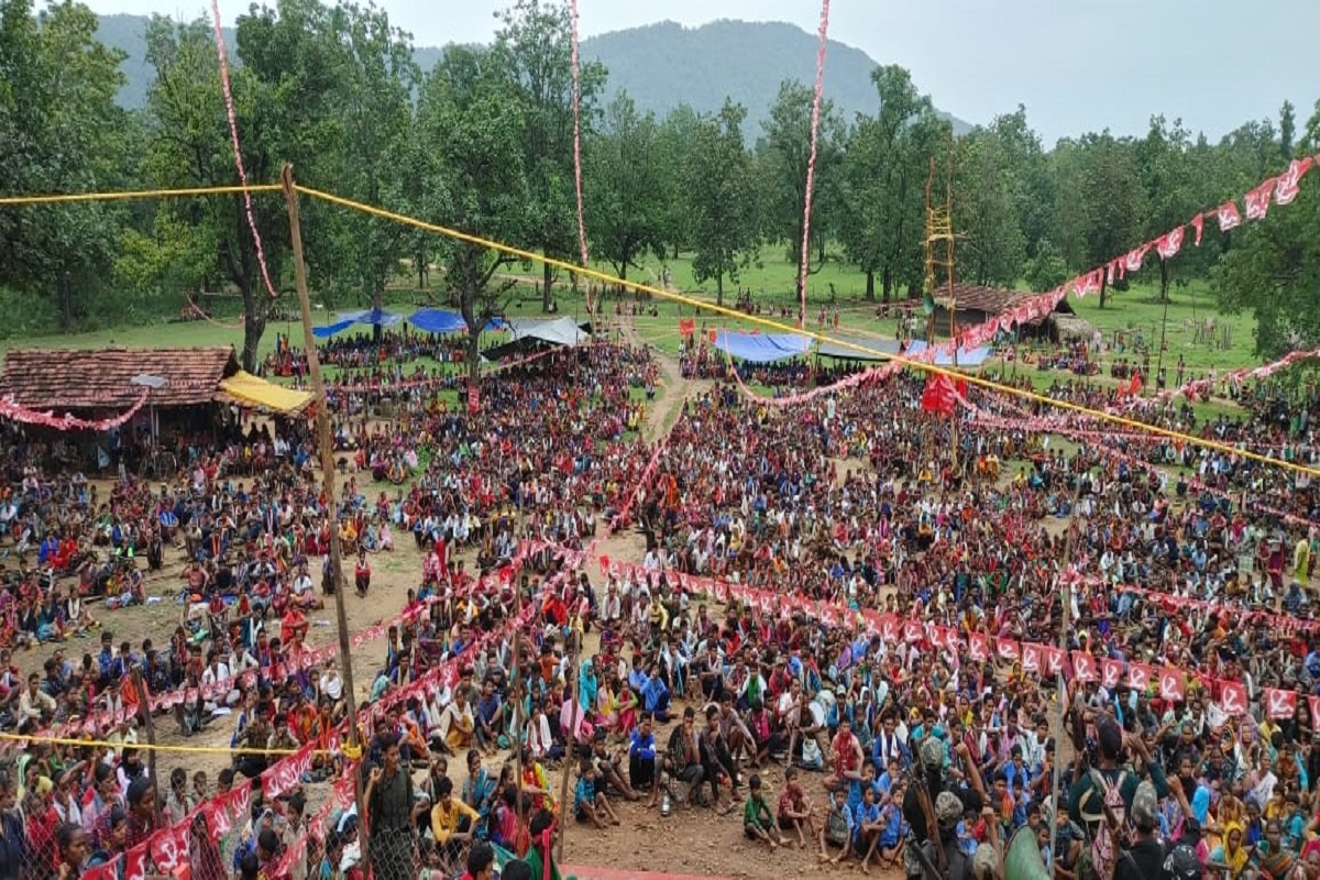 CG News: नहीं देखी होगी कभी नक्सलियों की ऐसी तैयारी.. शहीदी सप्ताह मनाने जुटे हैं लाल लड़ाके.. Video हैरान करने वाली, आप भी देखें