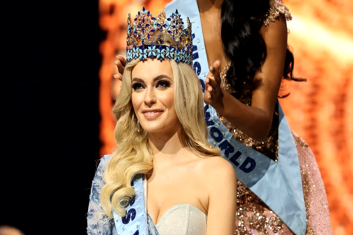 Miss World in Srinagar: एक दिवसीय दौरे पर कश्मीर पहुंची मिस वर्ल्ड कैरोलिना बिलावस्का, कश्मीर की वादियों के किए हसीन दीदार