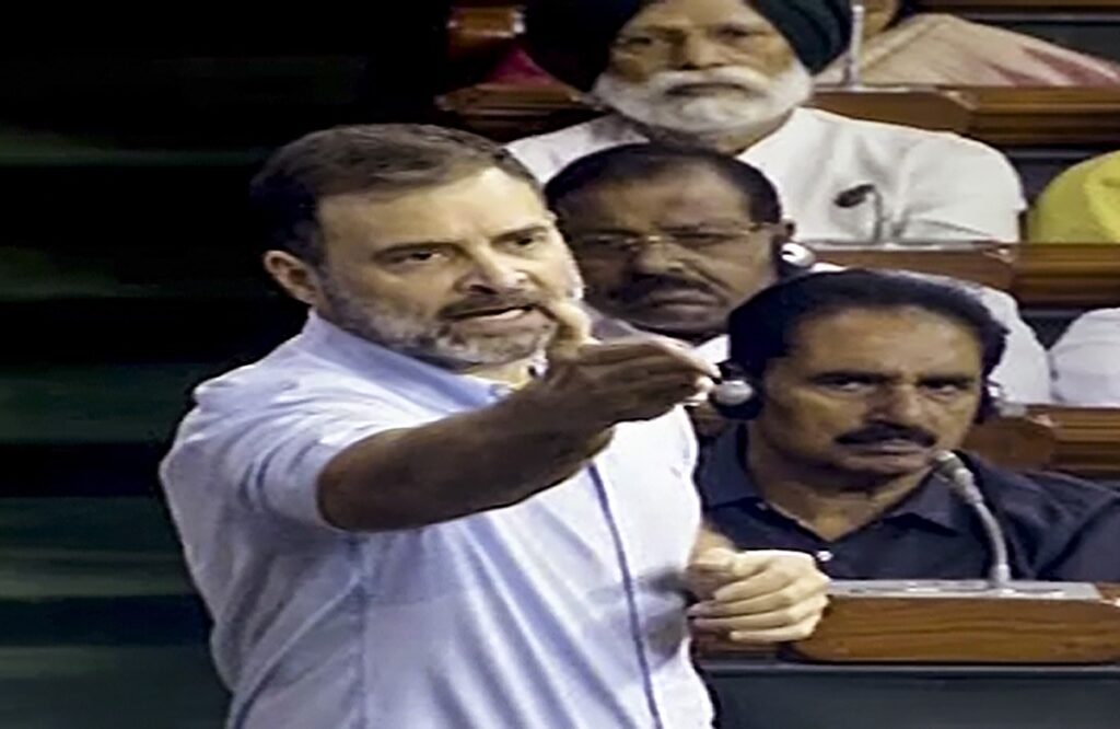 Rahul Gandhi flying kiss in lok sabha