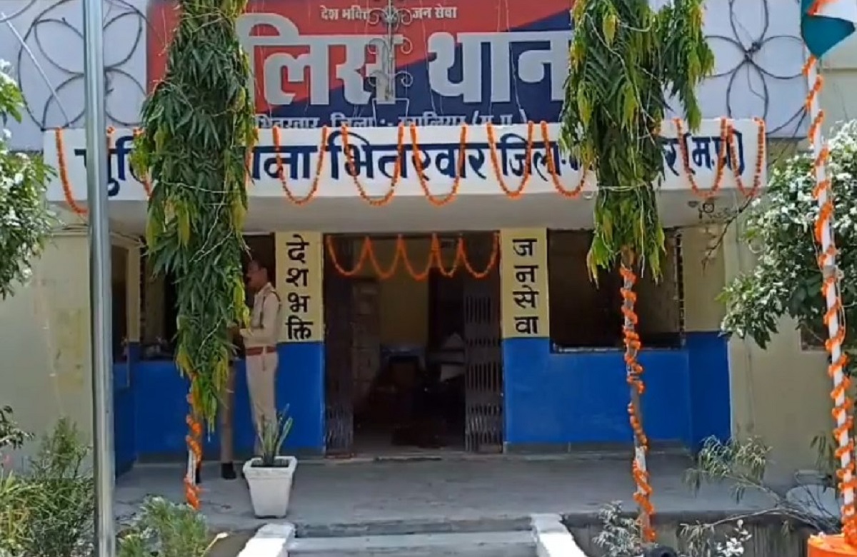 निचली जाति के महिला सरपंच से झंडा फहराना शिक्षक को पड़ा भारी, दबंग युवक ने किया ऐसा कांड…