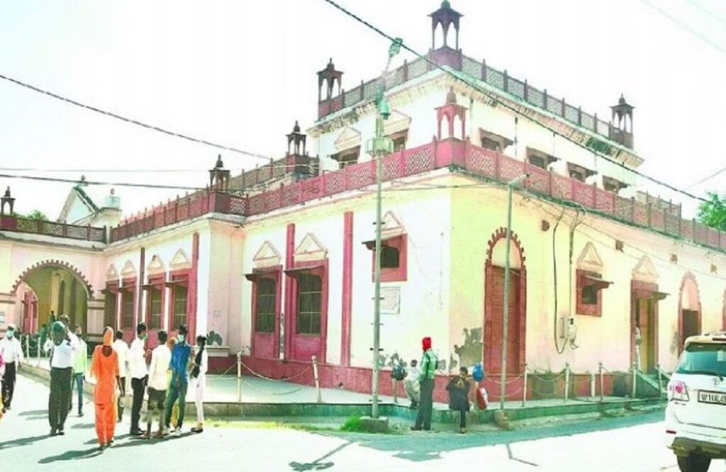 Lord Krishna idols buried under the mosque