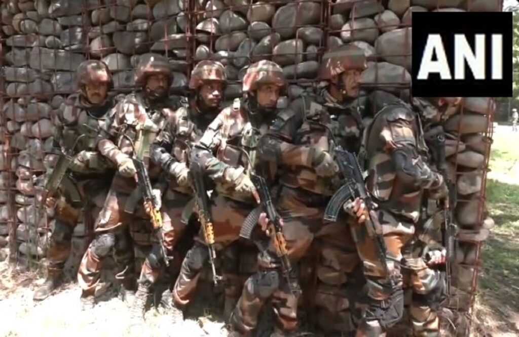 Indian Army patrolling LOC