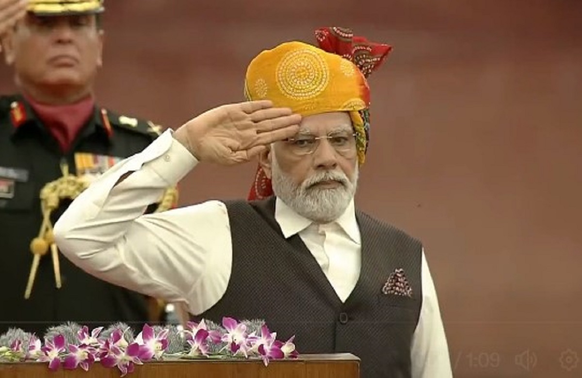 Independence Day 2023 LIVE: आजादी के जश्न में डूबा देश, PM मोदी ने लाल किले की प्राचीर से फहराया तिरंगा