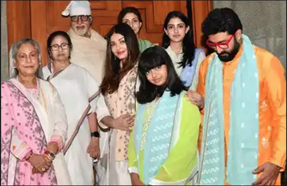 Amitabh-Mamta Rakhi : अमिताभ बच्चन को राखी बांधने घर आईं ममता बनर्जी, मुंहबोले भाई के लिए ‘जलसा’ पहुंचा दीदी का जुलूस