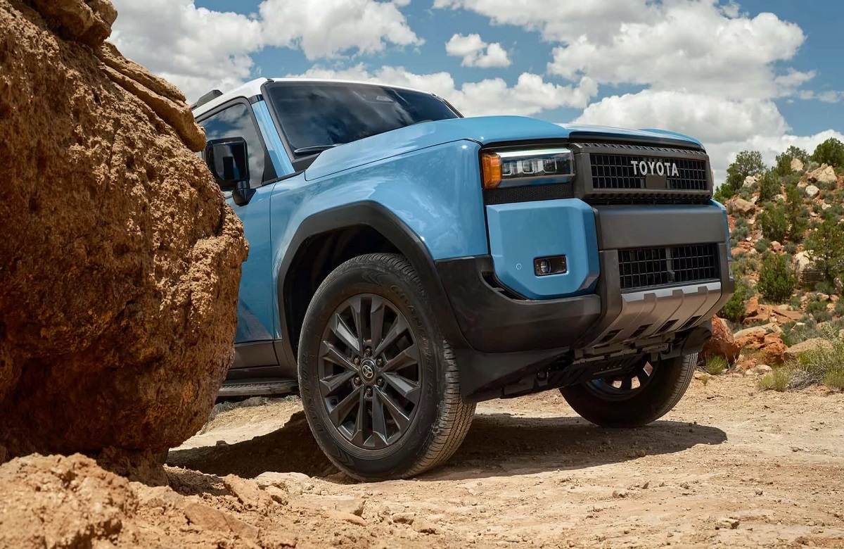 बाजार में धूम मचाने आ रही Toyota Land Cruiser Prado, किफायती दाम में मिलेगी पावरफुल SUV