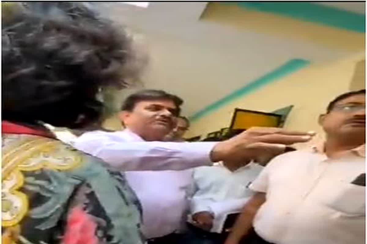 UP News : स्वास्थ्य विभाग के अपर निदेशक के बिगड़े बोल, हनुमान जी को बताया गुंडा, वीडियो हुआ वायरल