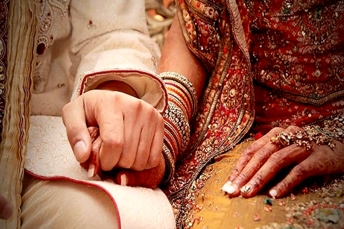 ‘पहली पत्नी के रहते दूसरी शादी करने वाले सरकारी कर्मचारी को नहीं निकाला जा सकता नौकरी से’ हाईकोर्ट का बड़ा फैसला