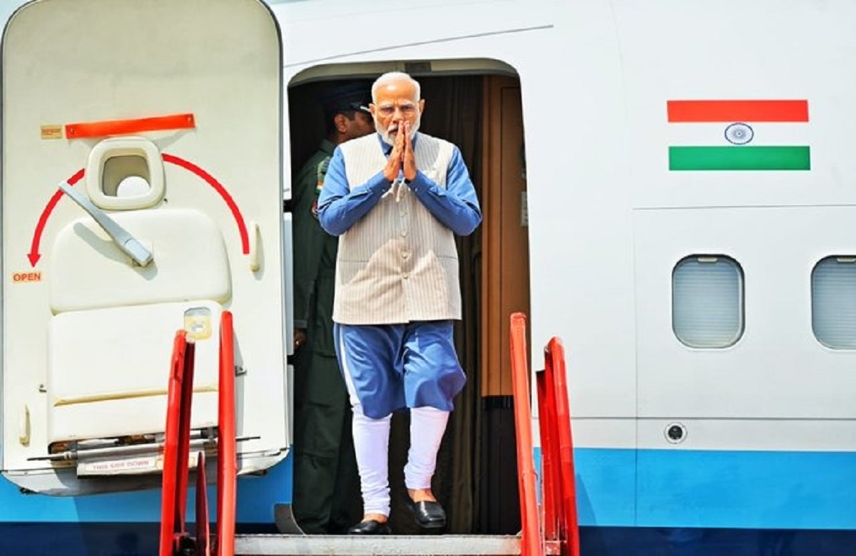 PM Modi in sagar: सागर पहुंचे PM मोदी, राज्यपाल मंगूभाई पटेल और केंद्रीय मंत्री ज्योतिरादित्य सिंधिया ने किया स्वागत