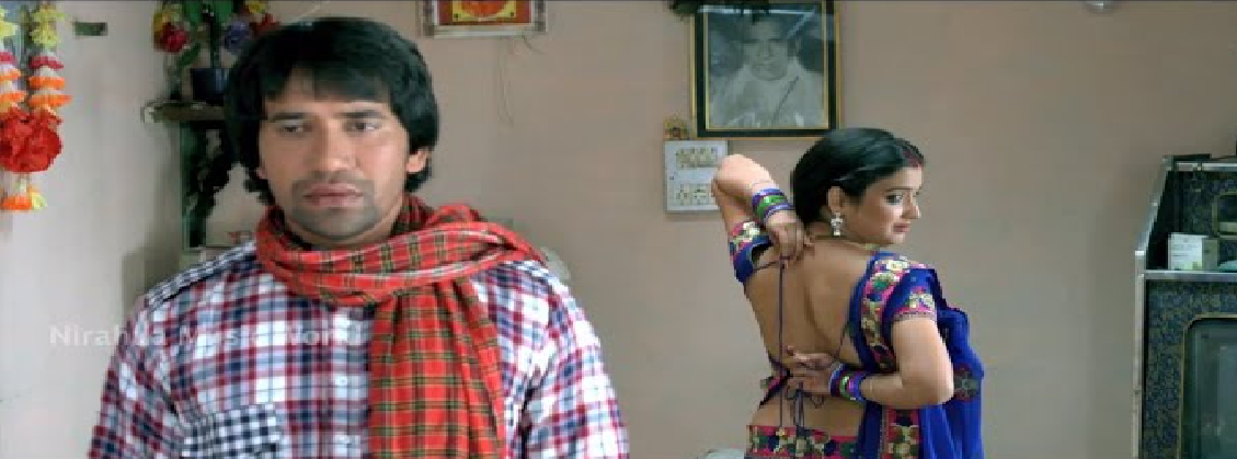 Nirahua Amrapali Romance: ऐ जी तनी चोली के डोरी बांध दी ना…Nirahua और Amrapali का जबरदस्त रोमांटिक सीन