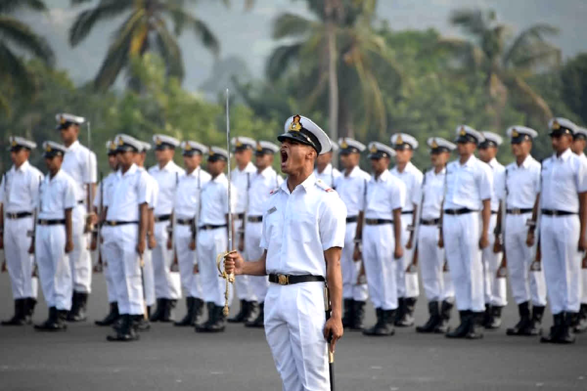 Indian Navy Vacancy 2023: 10वीं पास के लिए इंडियन नेवी में निकली नौकरी, 50 हजार से ज्यादा मिलेगा सैलरी, उम्मीदवार इस तारीख तक कर कहते हैं आवेदन