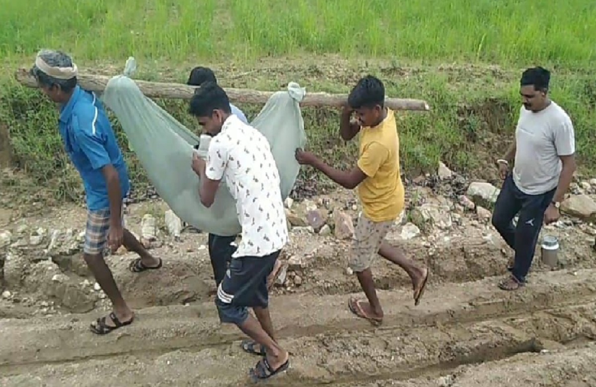 Alirajpur News: स्वास्थ्य सेवाओं की खुली पोल, ग्रामीणों को करना पड़ रहा दिक्कतों का सामना, मांग के बाद भी नहीं हुई सुनवाई