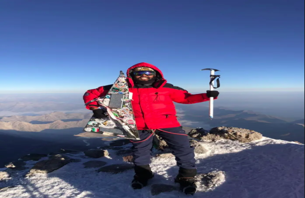 Ankit Sen of Jabalpur hoisted the tricolor in Mount Elbrus