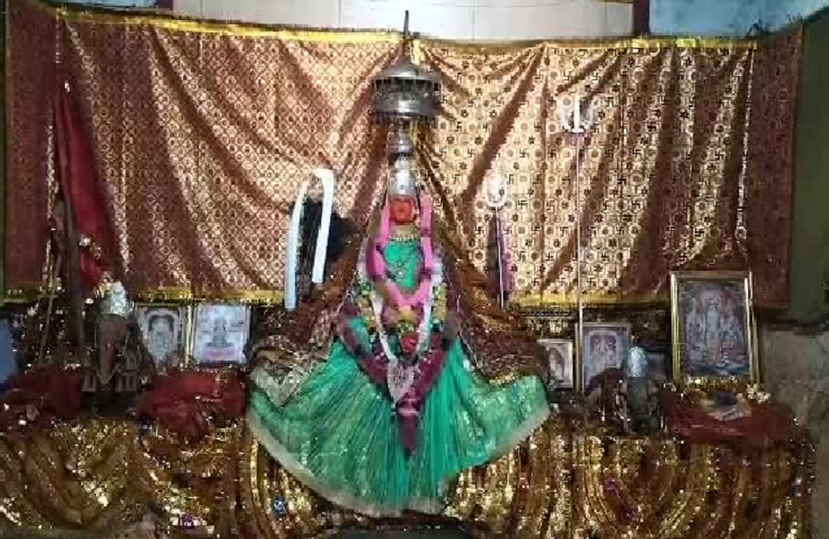 Bhanupratappur News: बंजारी माता मंदिर में हुई चोरी, पहचान छुपाने सीसीटीवी डीवीआर भी साथ ले गए चोर