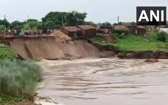 Bihar Flood News: नदी के बढ़ते जलस्तर ने मचाई भारी तबाही, मिट्टी के कटाव से बेघर हुए लोग, देखें वीडियो…