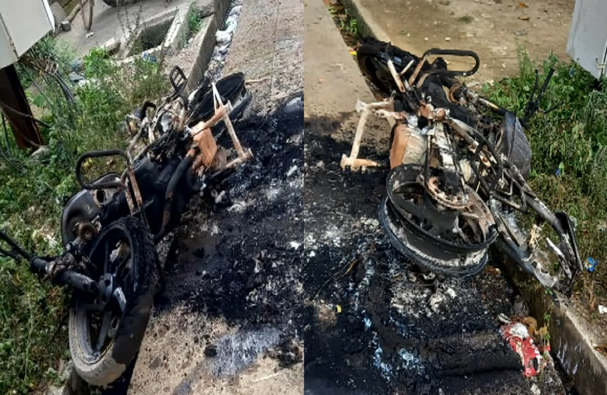Vehicle arson case: फायरमैन का बढ़ा आतंक…! 12 से ज्यादा दुपहिया वाहनों को किया आग के हवाले, इलाके में दहशत का माहौल