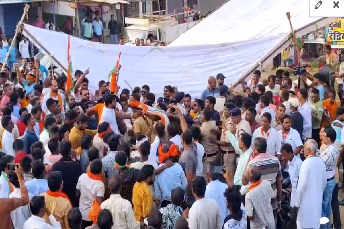 BJP-Congress workers Fight: भाजपा-कांग्रेस कार्यकर्ताओं में जमकर हुई मारपीट, विधायक कार्यालय घेरने निकले थे भाजपाई, कांग्रेसियों ने बजाया डीजे