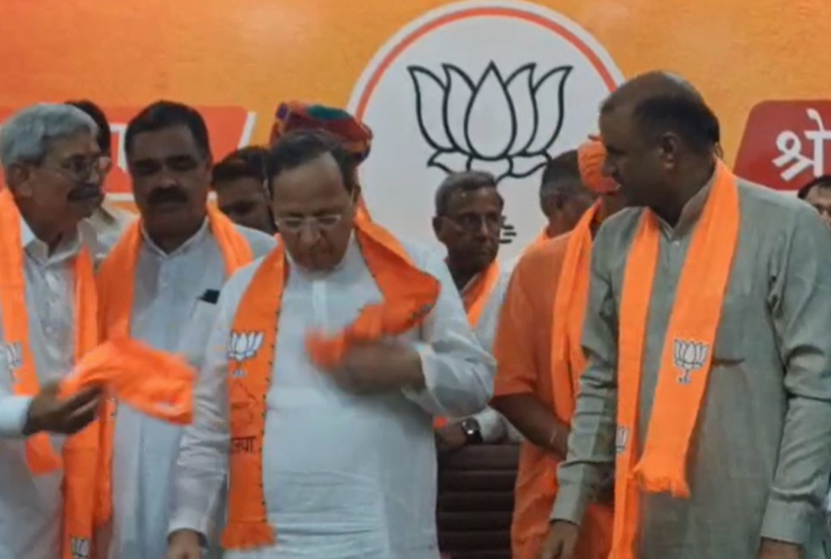 चुनाव से पहले कांग्रेस को बड़ा झटका, पूर्व विधायक सहित 16 नेताओं ने थामा भाजपा का दामन