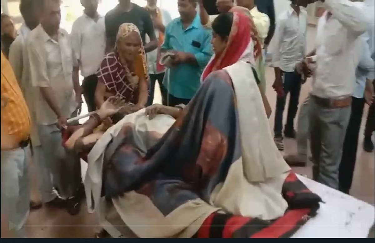 जिस पत्नी की रक्षा का वचन देकर अग्नि संग लिए थे सात फेरे, पति ने उसी को आग में जिंदा जलाया