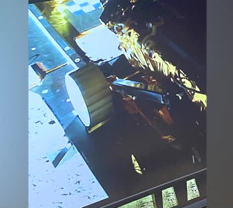 Chandrayaan-3: प्रज्ञान रोवर के बाहर निकलते ही इसरो ने कहा, ‘भारत ने चंद्रमा पर सैर की’