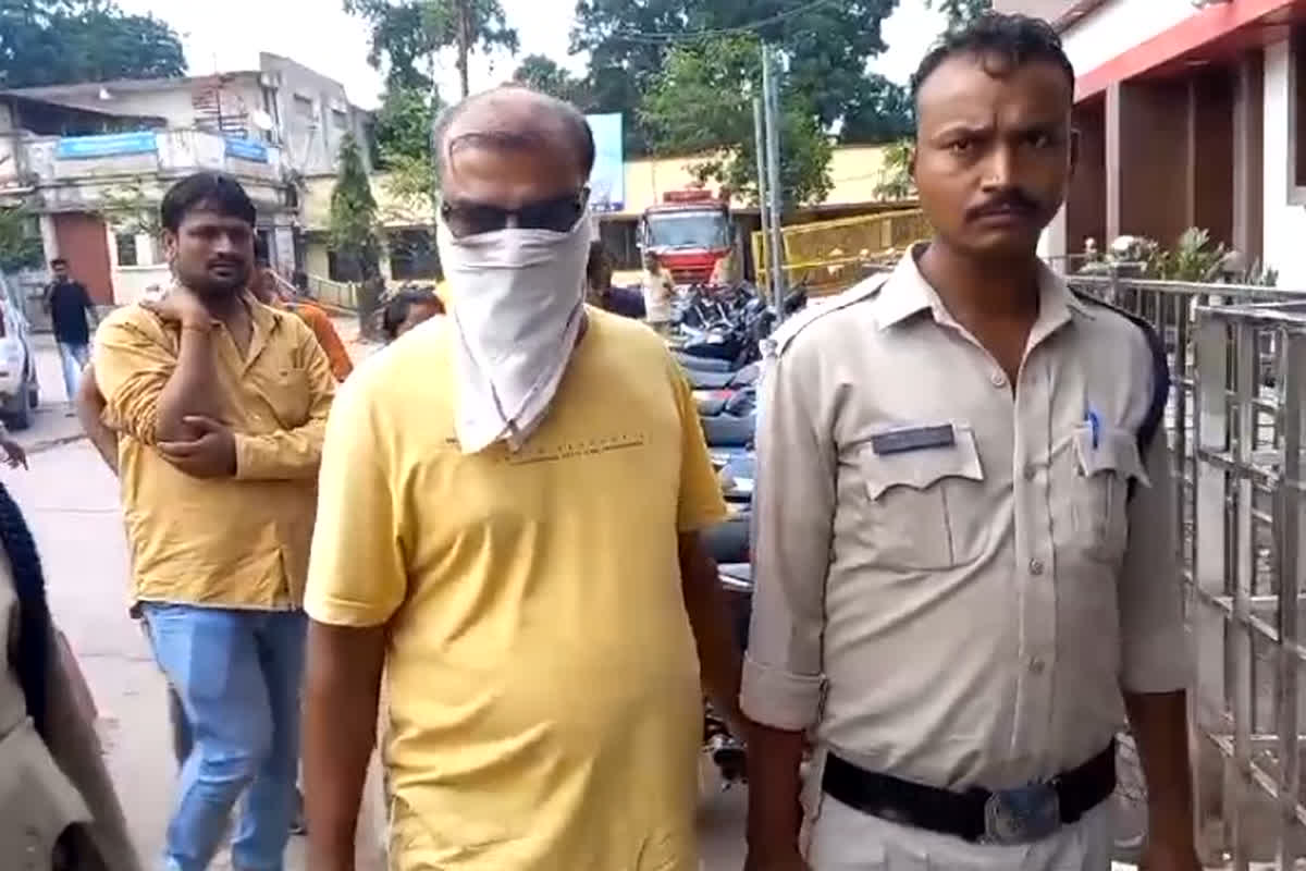 Unnatural sex with student: नाबालिग छात्र के साथ विद्यालय के चपरासी ने किया अप्राकृतिक कृत्य, सलाखों के पीछे आरोपी