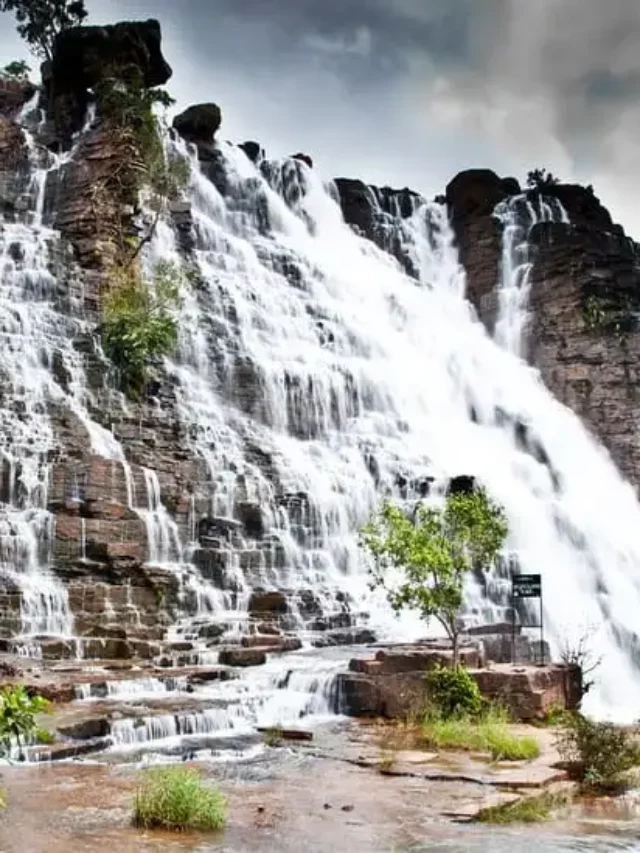 बारिश के मौसम मे यहां हजारों की संख्या में पर्यटकों का आगमन होता है जो इस सुंदर दृश्य का लुफ्त उठाते हैं।