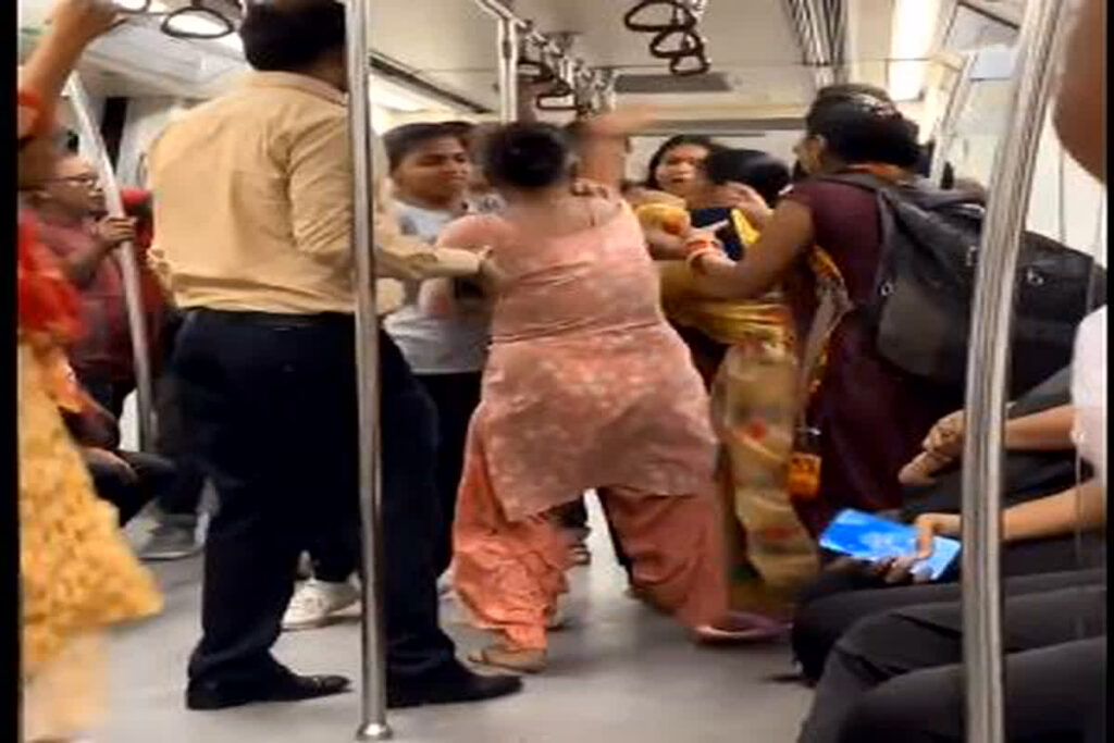 Delhi Metro Viral Video