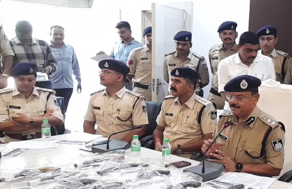 Dhar News: अवैध हथियारों की तस्‍करी करने वाले को पुलिस ने दबोचा, आरोपी के पास से पिस्‍टल देशी कट्टे व जिंदा कारतूस किए बरामद