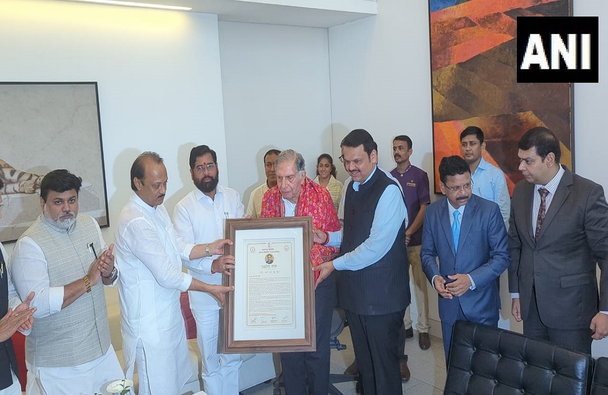 उद्योगपति रतन टाटा को मिला उद्योग रत्न अवार्ड, महाराष्ट्र के CM और डिप्टी सीएम ने आवास पहुंचकर किया सम्मानित