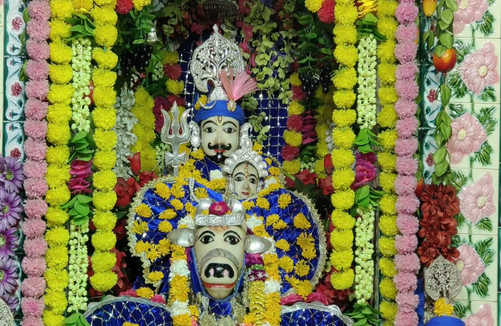 The bridegroom statue of Lord Shiva at Devshree Gaurishankar temple in Hata