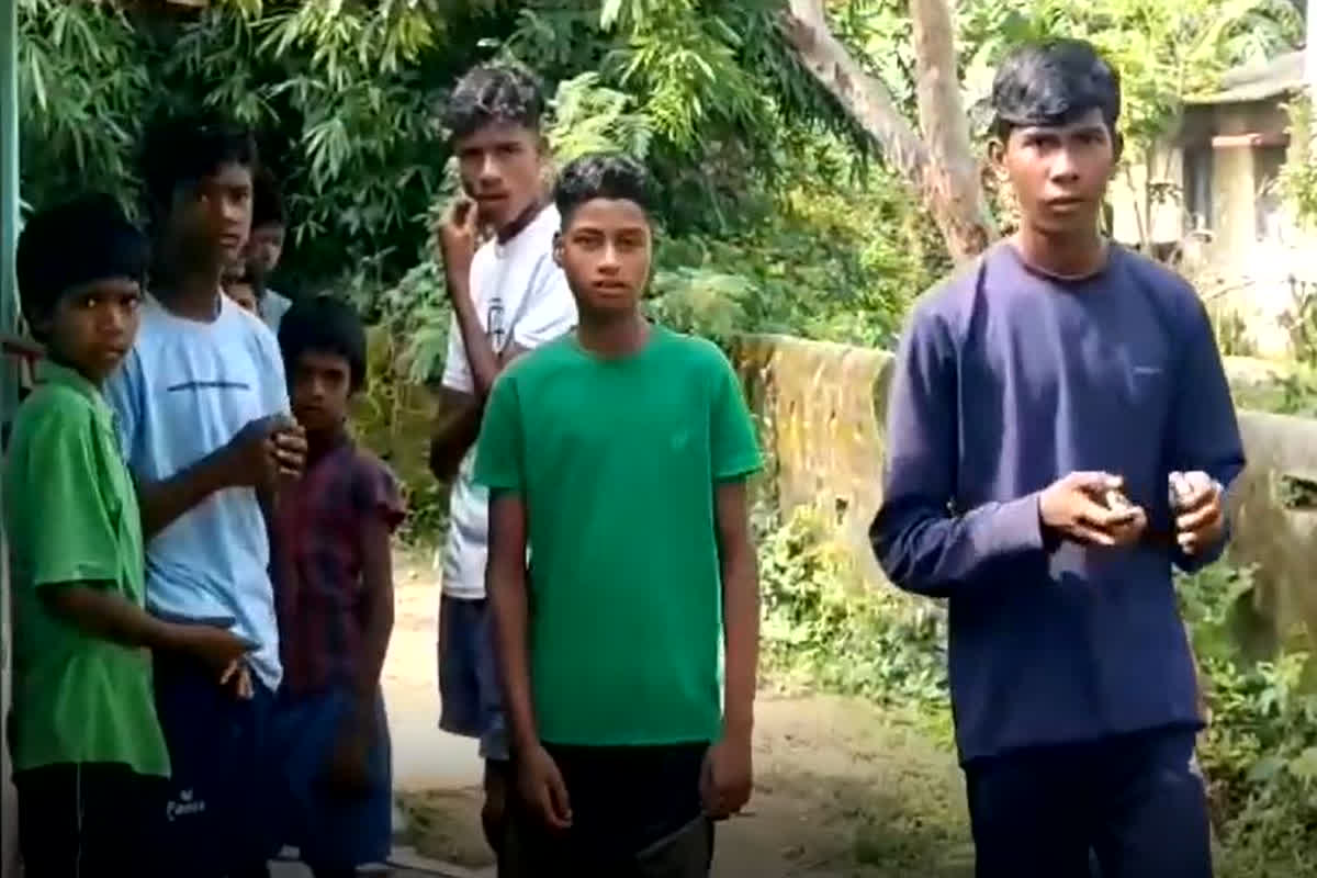 Surajpur news: फुटबॉल खराब हुआ तो छात्रावास अधीक्षक ने बच्चों को दो दिनों तक नहीं दिया खाना, DEO ने किया सस्पेंड