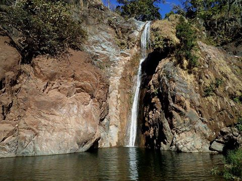 रानीदहरा वॉटर फॉल जाने के लिए सबसे पहले आप को कवर्धा पहुंचना होगा कवर्धा से चिल्फी मार्ग में बोड़ला से आगे जाने पे आप को गांव का रस्ता मिलेगा, जिसका नाम है बैरखा वहा से सीधा वाटरफॉल के लिए रास्ता गया है।