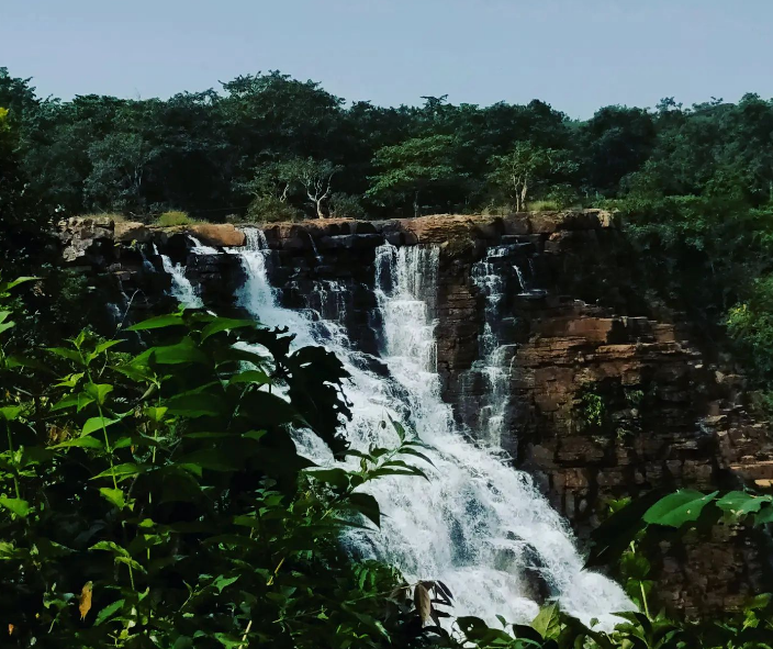 आप भी प्रकृति प्रेमी है तो आपको तीरथगढ़ वॉटरफॉल जरुर जाना चाहिए।