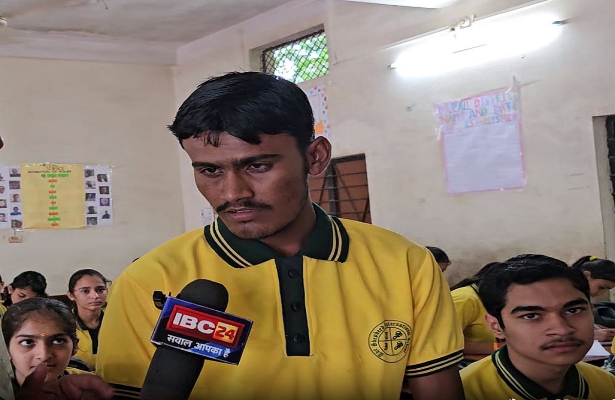 Agar Malwa News: दृष्टिहीन होने के बावजूद नहीं मानी हार, मेहनत और लगन से हासिल की पोस्ट मास्टर की नौकरी